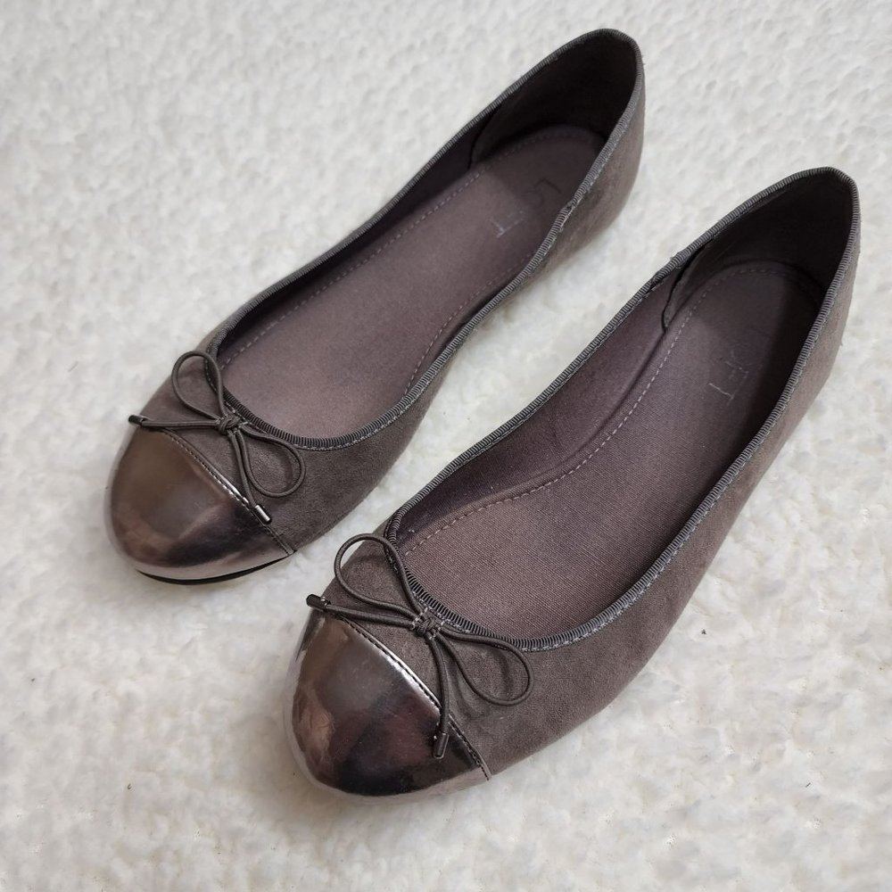 Ann Taylor Loft farley cap toe flat 9 dusk grey color man made materials
